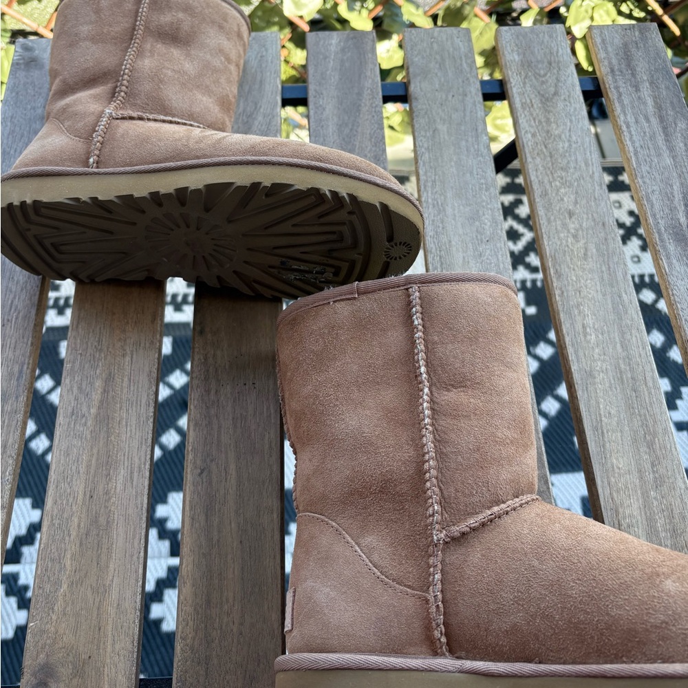 UGG Classic Short ll Boots LIKE NEW - Picture 3 of 6